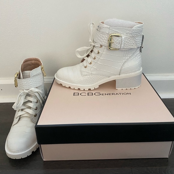 BCBGeneration Nubi Combat Bootie White - Picture 3 of 10